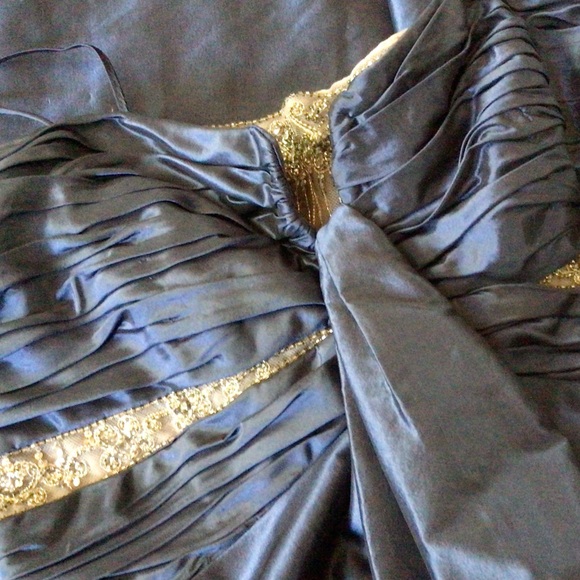 BADGLEY MISCHKA
Silk Long Dress, Size 6 - Picture 8 of 8